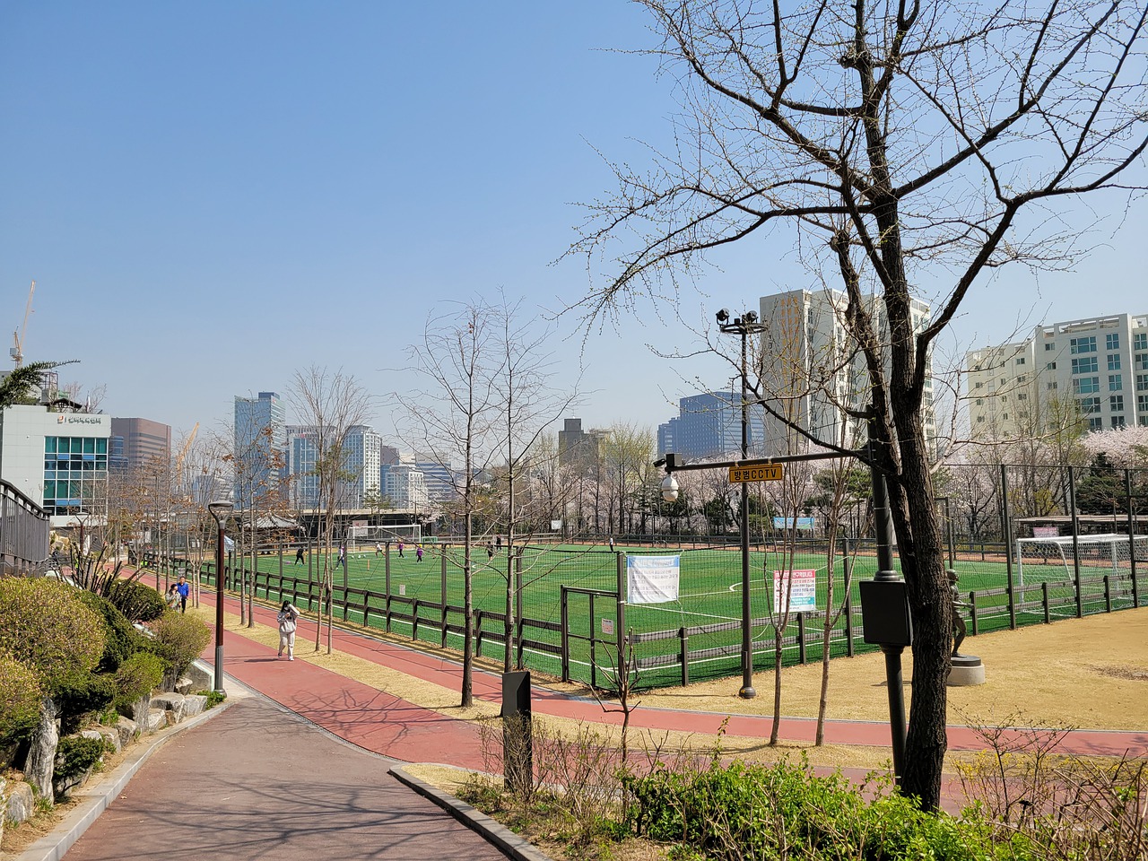 通过更多的 通过更多的